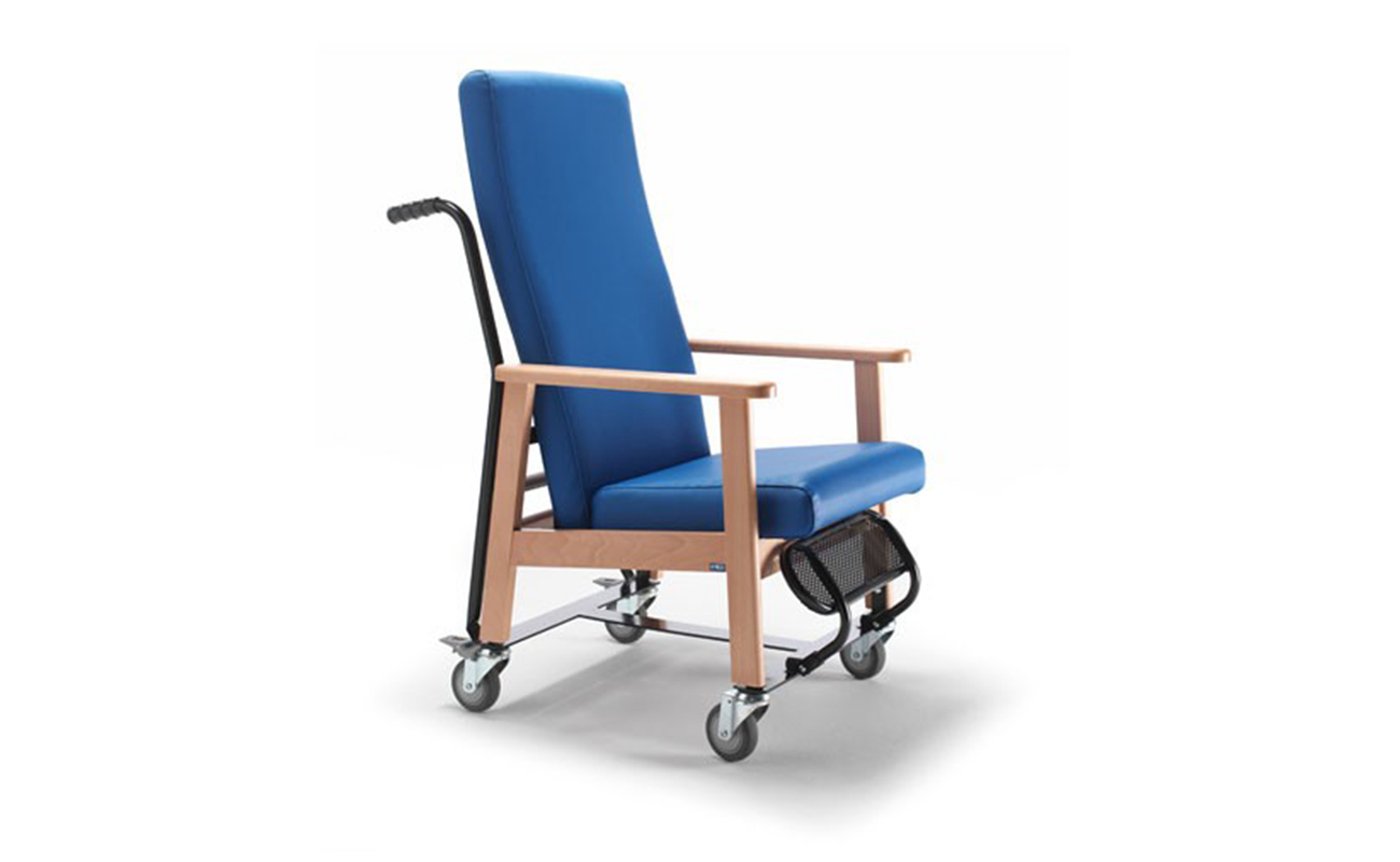 sillón de descanso geriatríco modelo domus relax azul con kit de traslado plegable