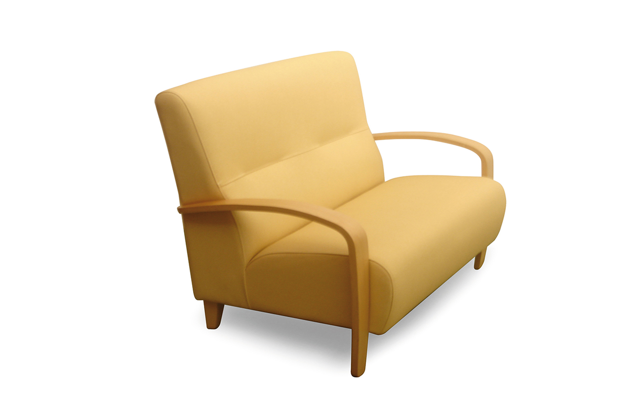 sofá geriatríco modelo M400 en color amarillo con reposabrazos de madera