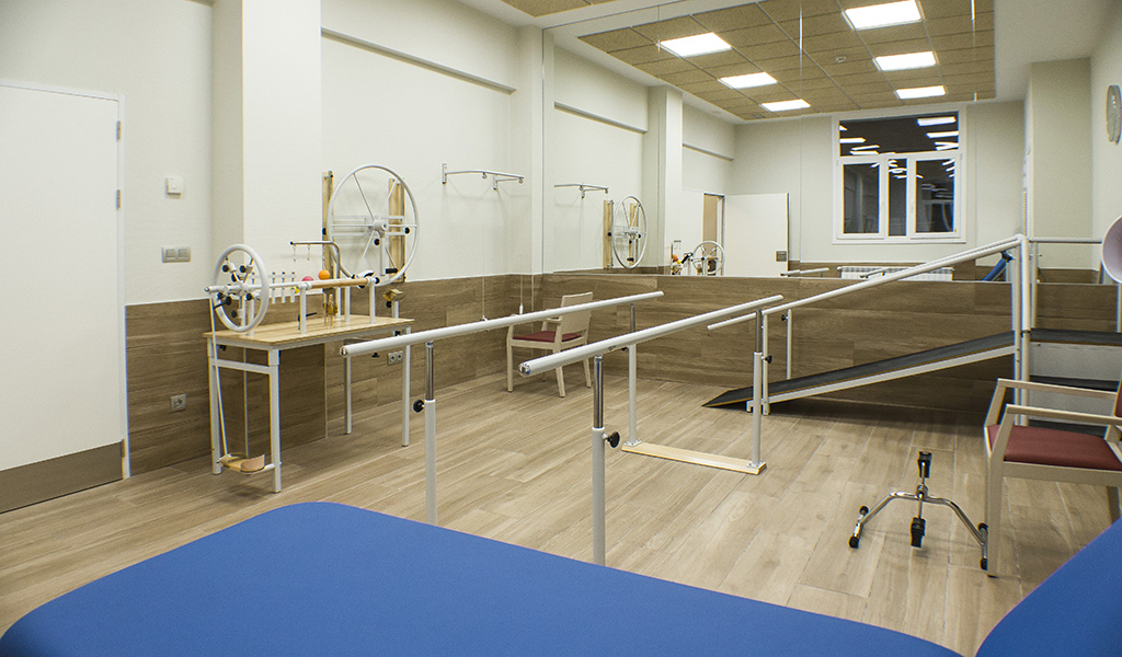 sala-rehabilitacion-residencia-geriatrica-nd-mobiliario-equipamiento