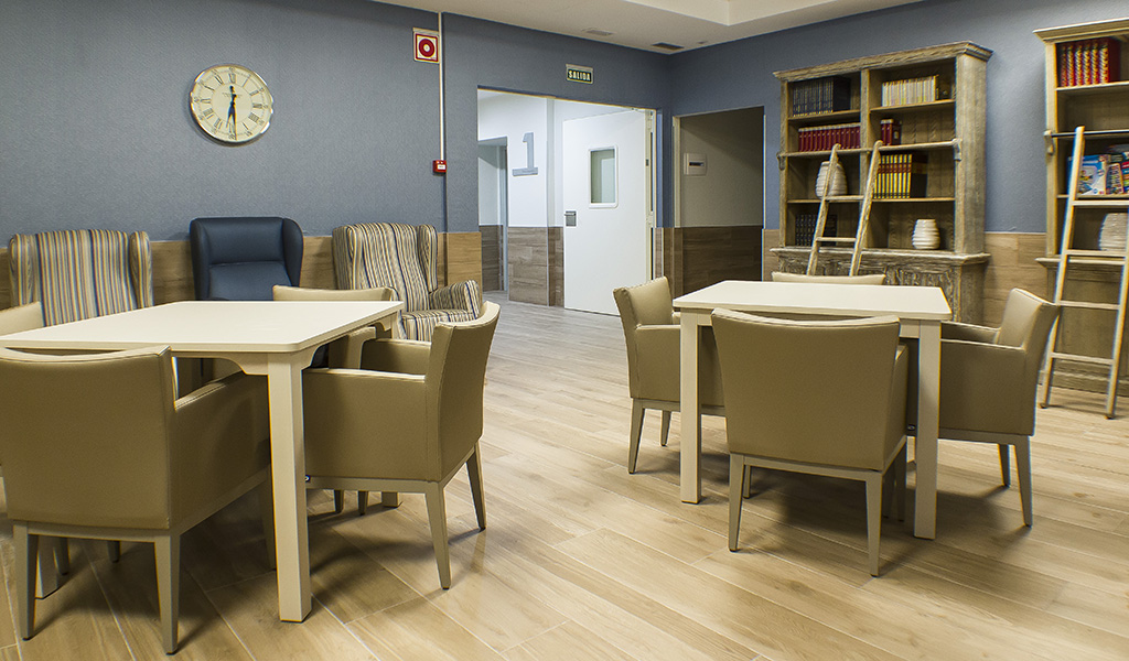 sillones-mesas-sala-lectura-residencia-geriatrica-nd-mobiliario-equipamiento