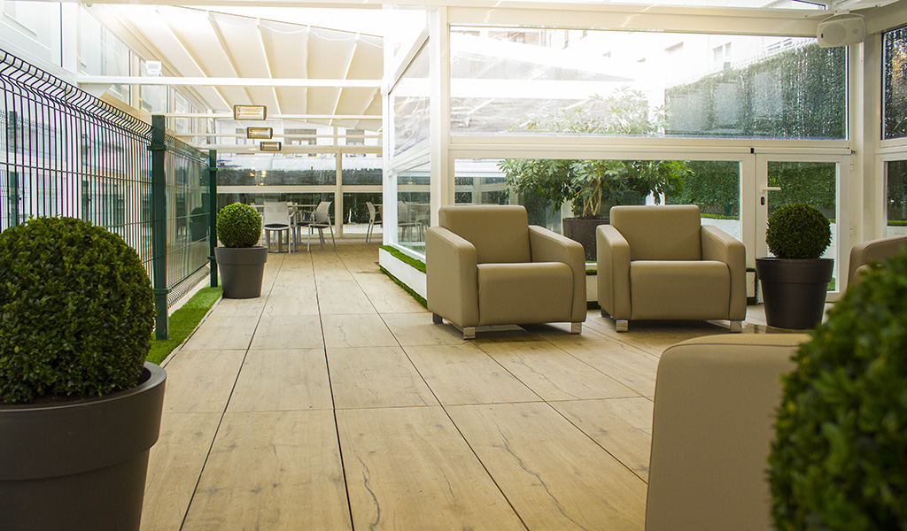 sillones-terraza-residencia-geriatrica-nd-mobiliario-equipamiento