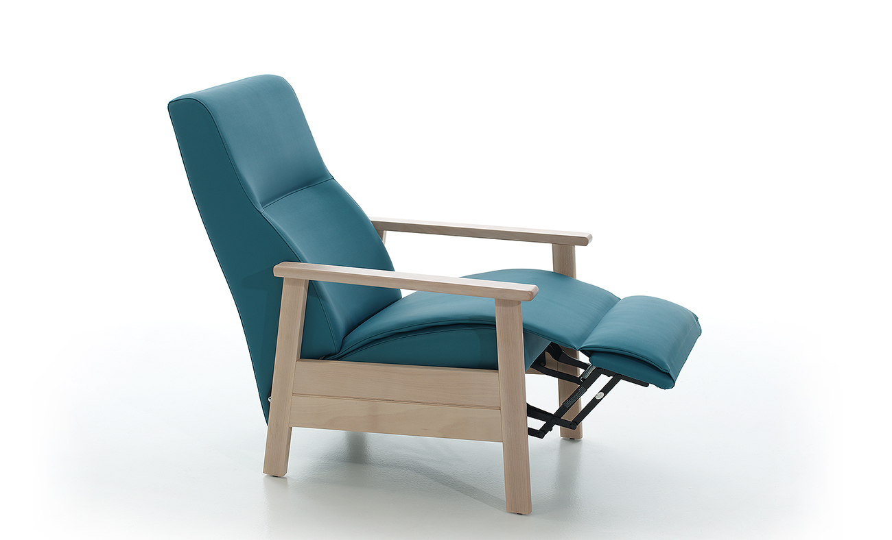 sillón de descanso geriatríco modelo astra con reposapies y reclinable