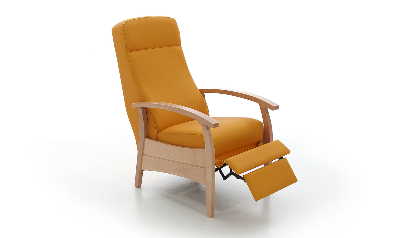 sillón de descanso geriatríco modelo verso amarillo con reposapies